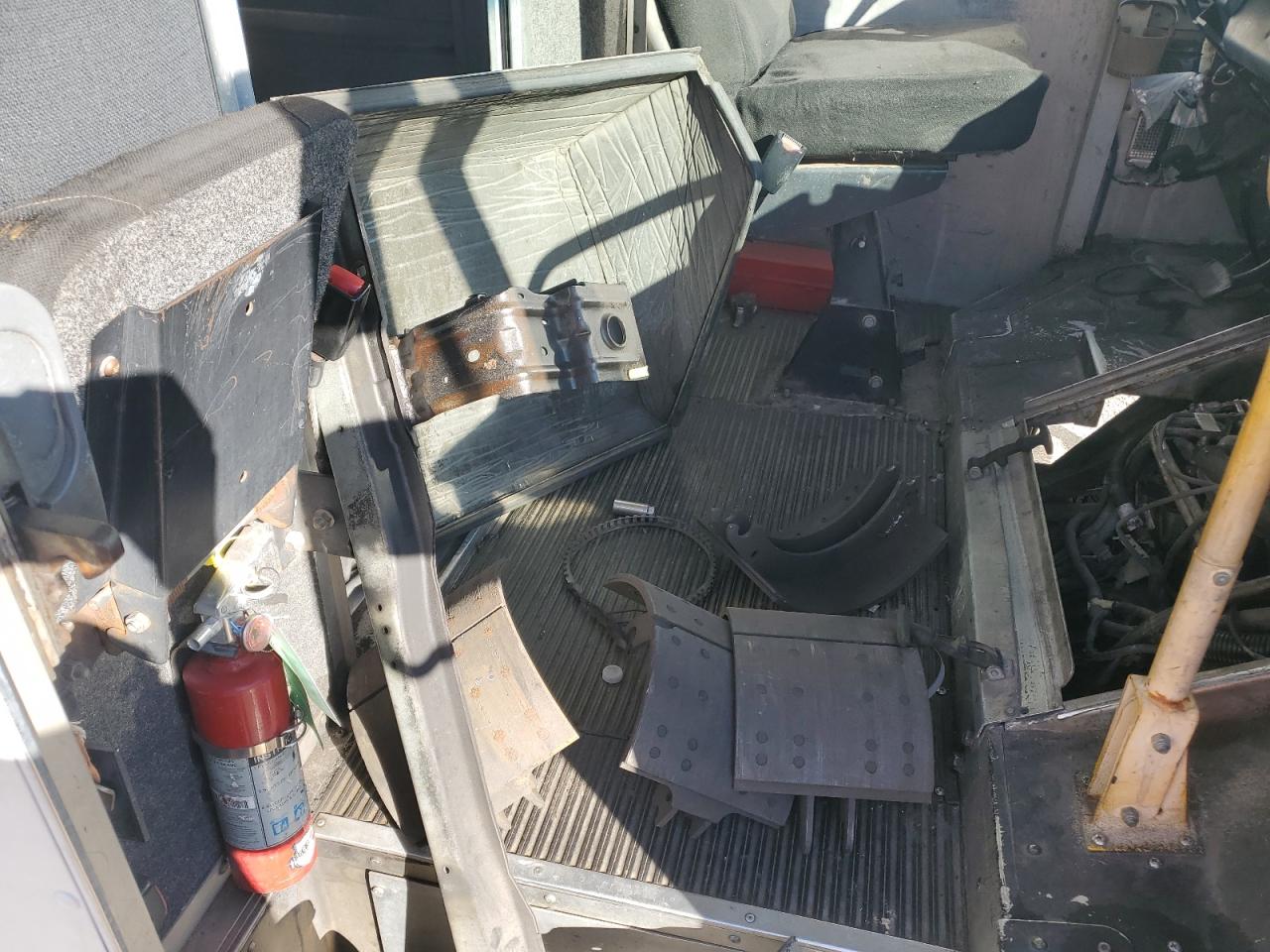 2000 Ford E350 Delivery Van VIN: 1FCJE39L3YHA77527 Lot: 90648205