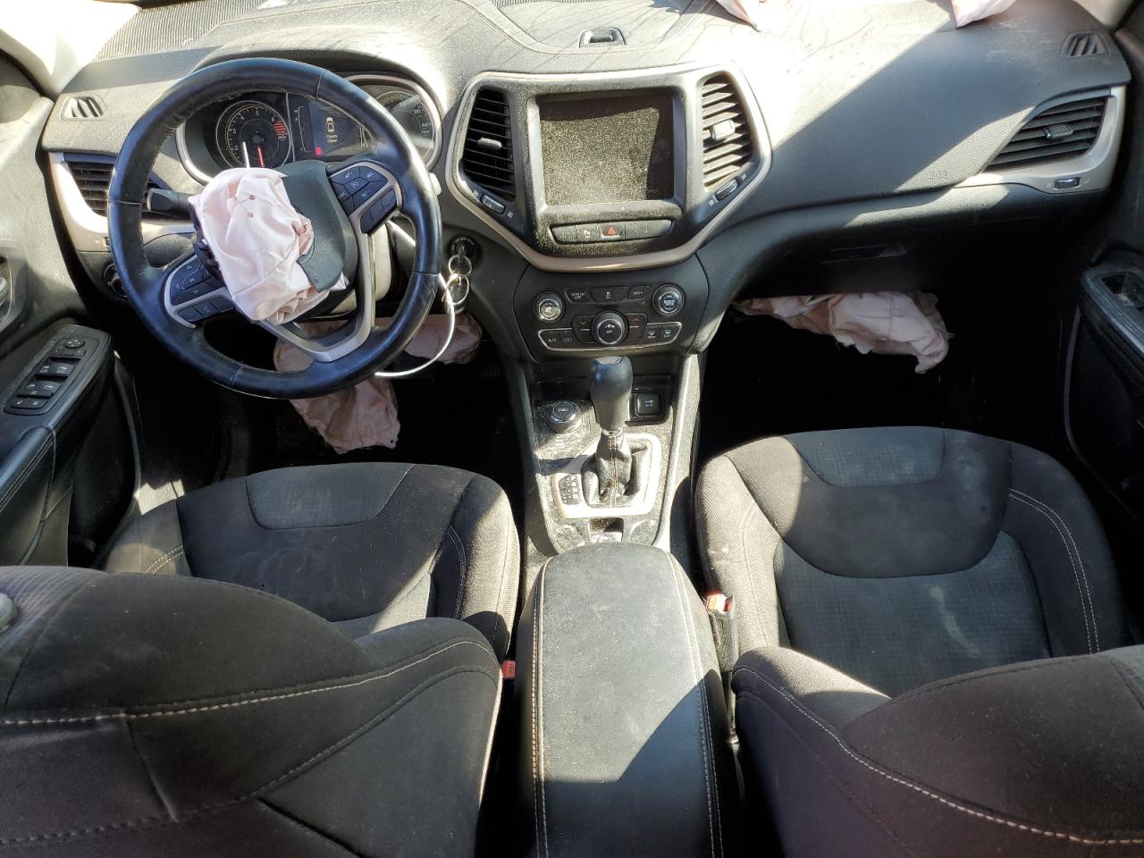 2016 Jeep Cherokee Latitude VIN: 1C4PJMCB2GW183179 Lot: 81939615