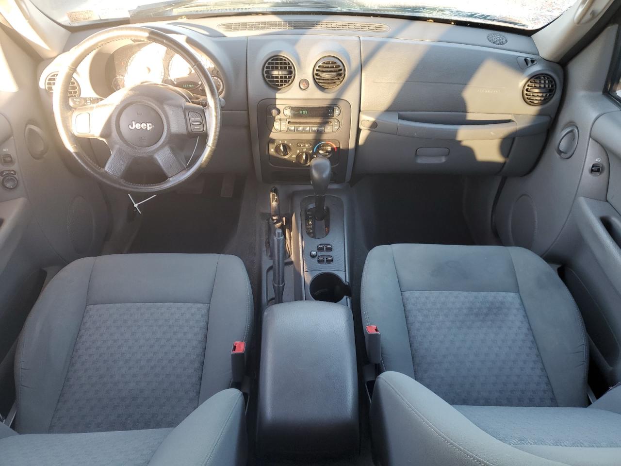 2005 Jeep Liberty Sport VIN: 1J4GL48K75W568621 Lot: 85915965