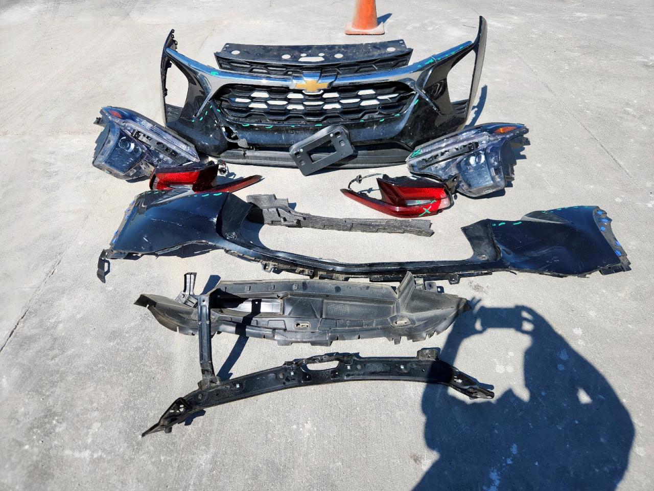 2025 Chevrolet Trax Ls VIN: KL77LFEPXSC002772 Lot: 86243465