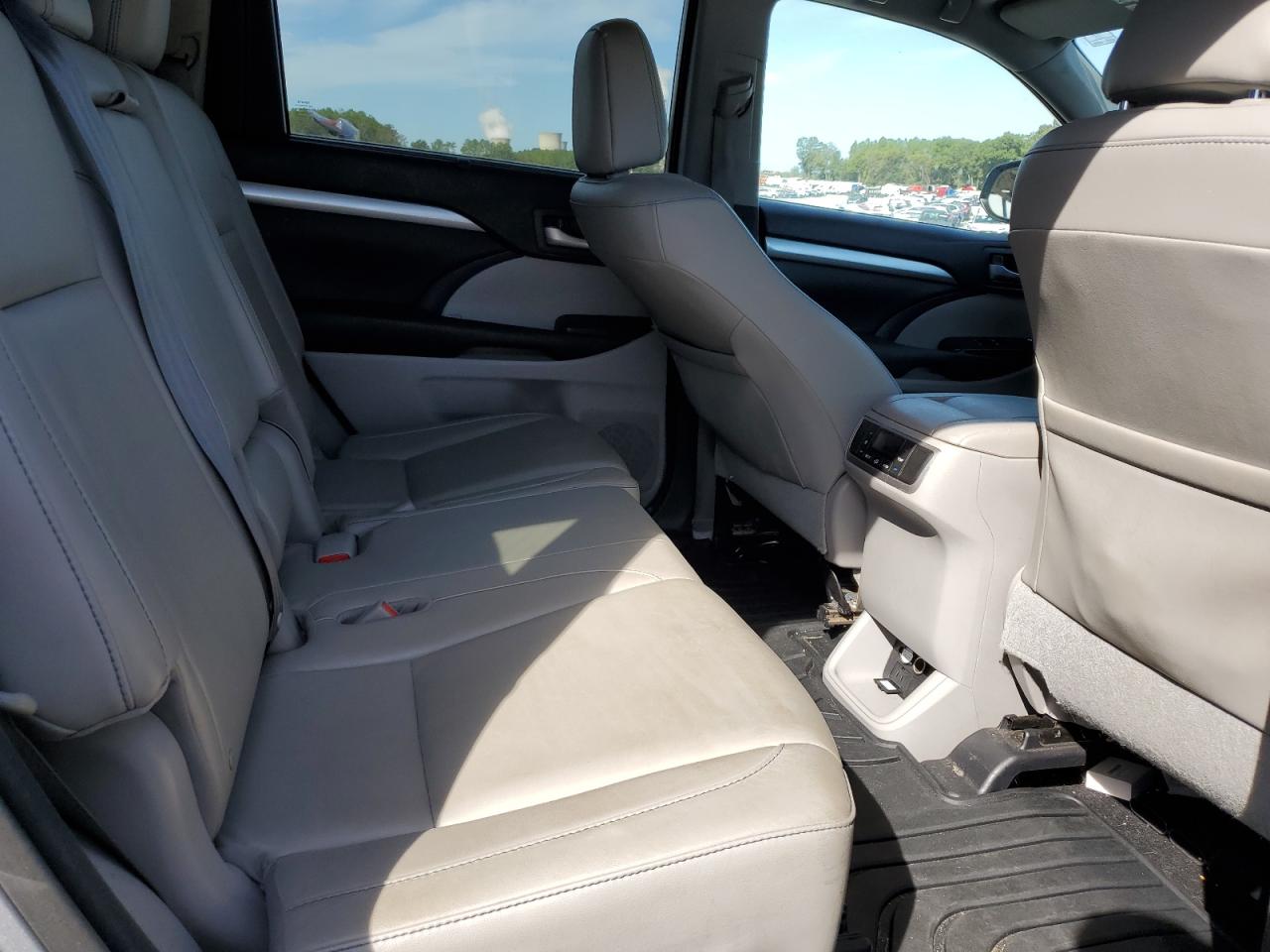 2016 Toyota Highlander Xle VIN: 5TDKKRFH0GS501885 Lot: 82203235