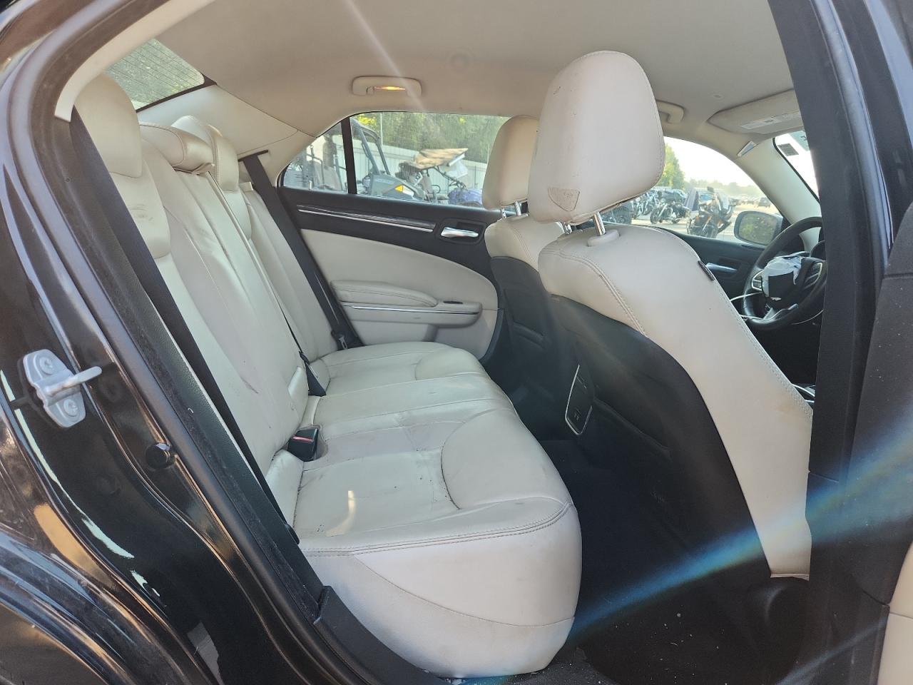 2018 Chrysler 300 Touring VIN: 2C3CCAAG1JH301335 Lot: 84979875