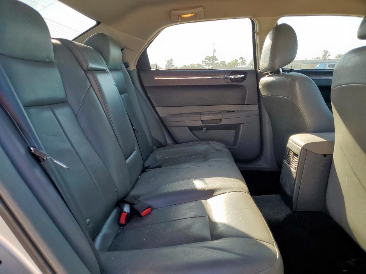 2005 Chrysler 300 Touring VIN: 2C3JA53G55H684378 Lot: 82430595