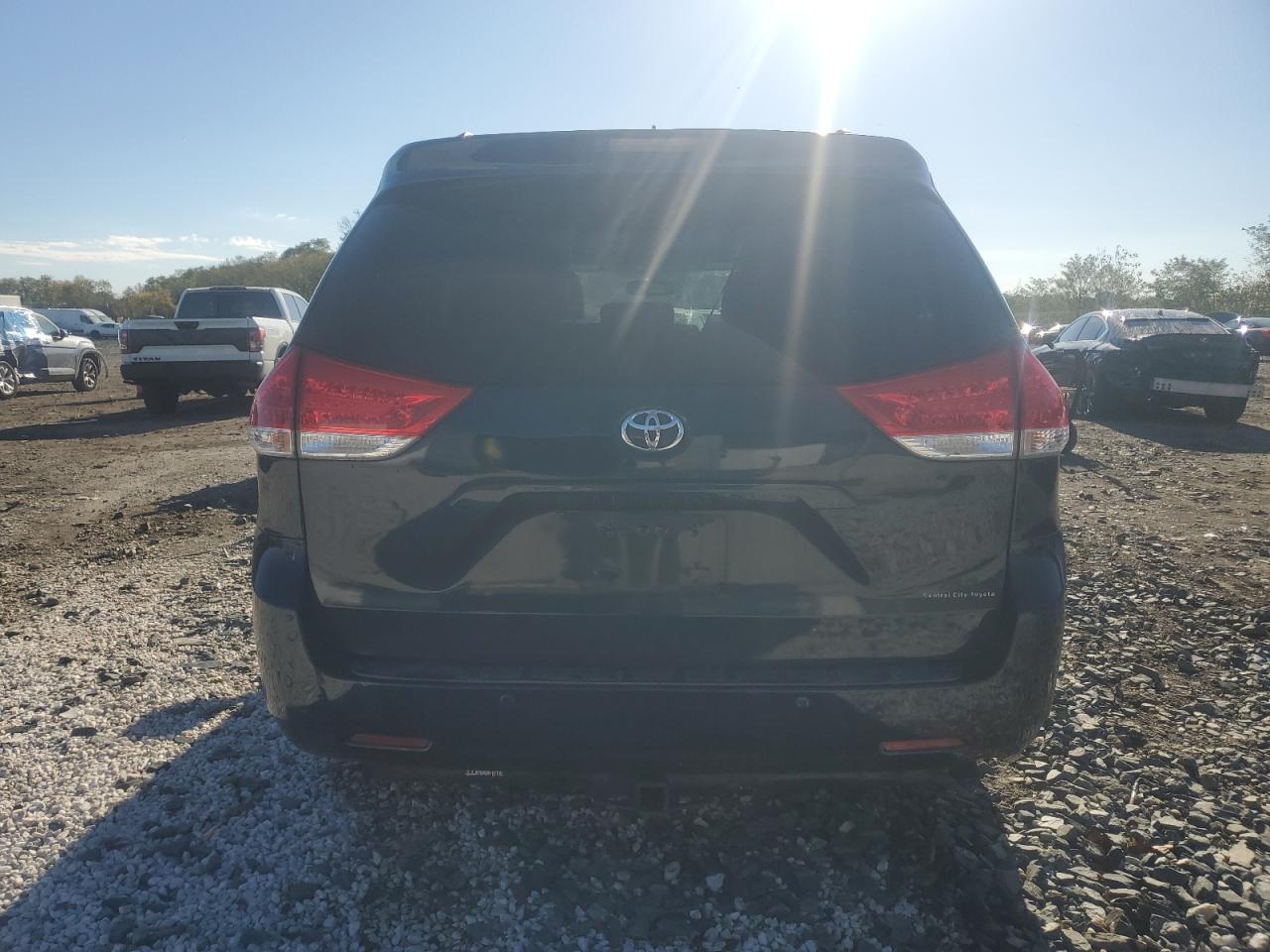 2011 Toyota Sienna Xle VIN: 5TDDK3DC6BS001770 Lot: 87249065