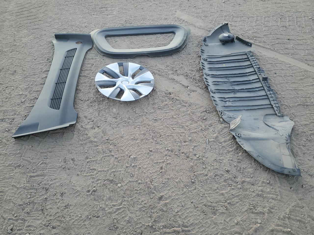 2022 Tesla Model Y VIN: 7SAYGDEE9NA011923 Lot: 90292175