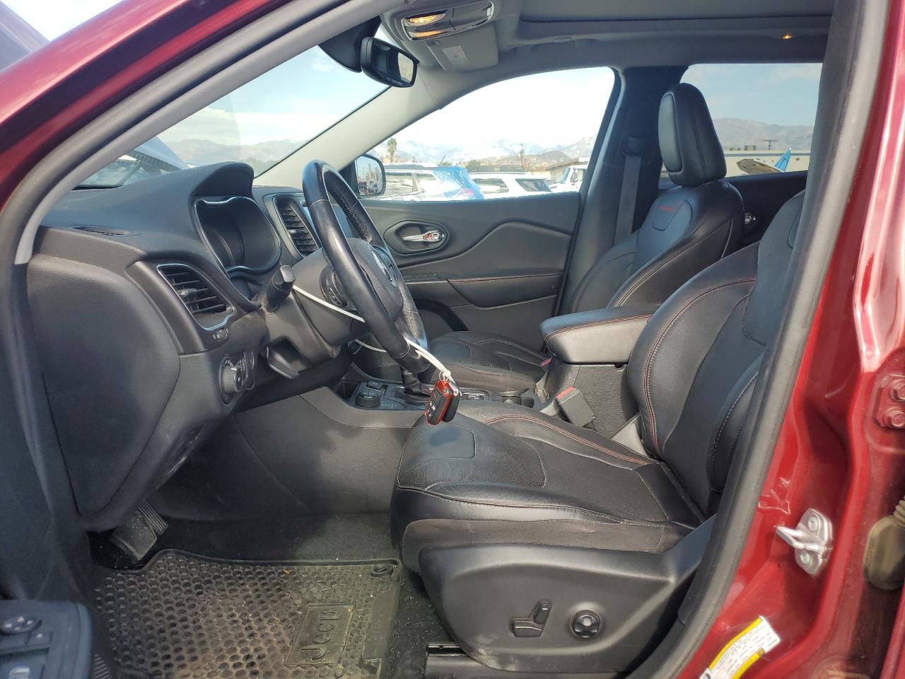 2020 Jeep Cherokee Trailhawk VIN: 1C4PJMBN2LD549398 Lot: 82192425