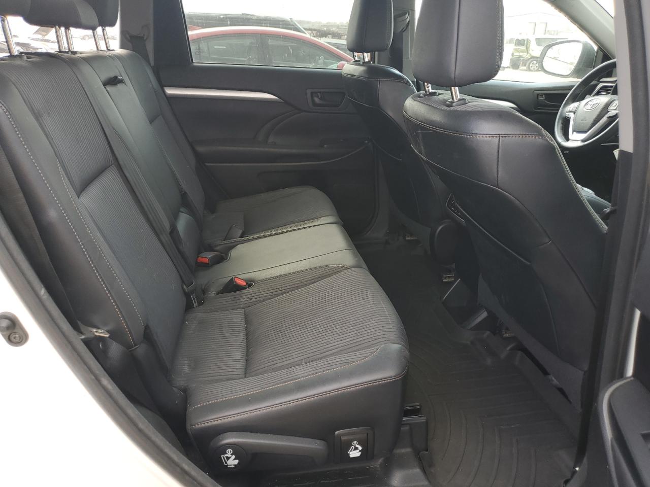 2016 Toyota Highlander Le VIN: 5TDBKRFH2GS227816 Lot: 84895255