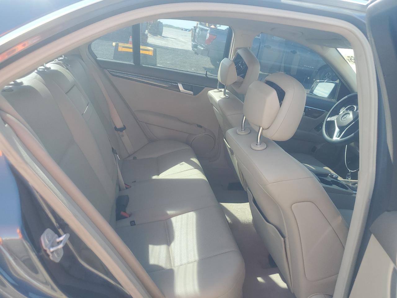 2014 Mercedes-Benz C 250 VIN: WDDGF4HB2EG242089 Lot: 81936365