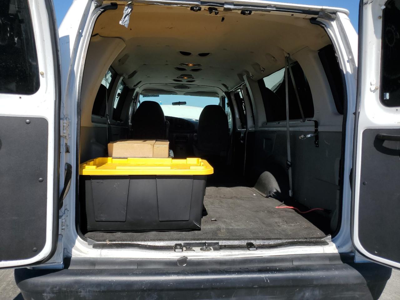 2004 Ford Econoline E350 Super Duty Wagon VIN: 1FBSS31L84HB49247 Lot: 85927295