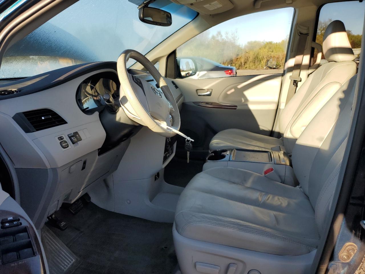 2012 Toyota Sienna Xle VIN: 5TDYK3DC5CS245235 Lot: 82349425