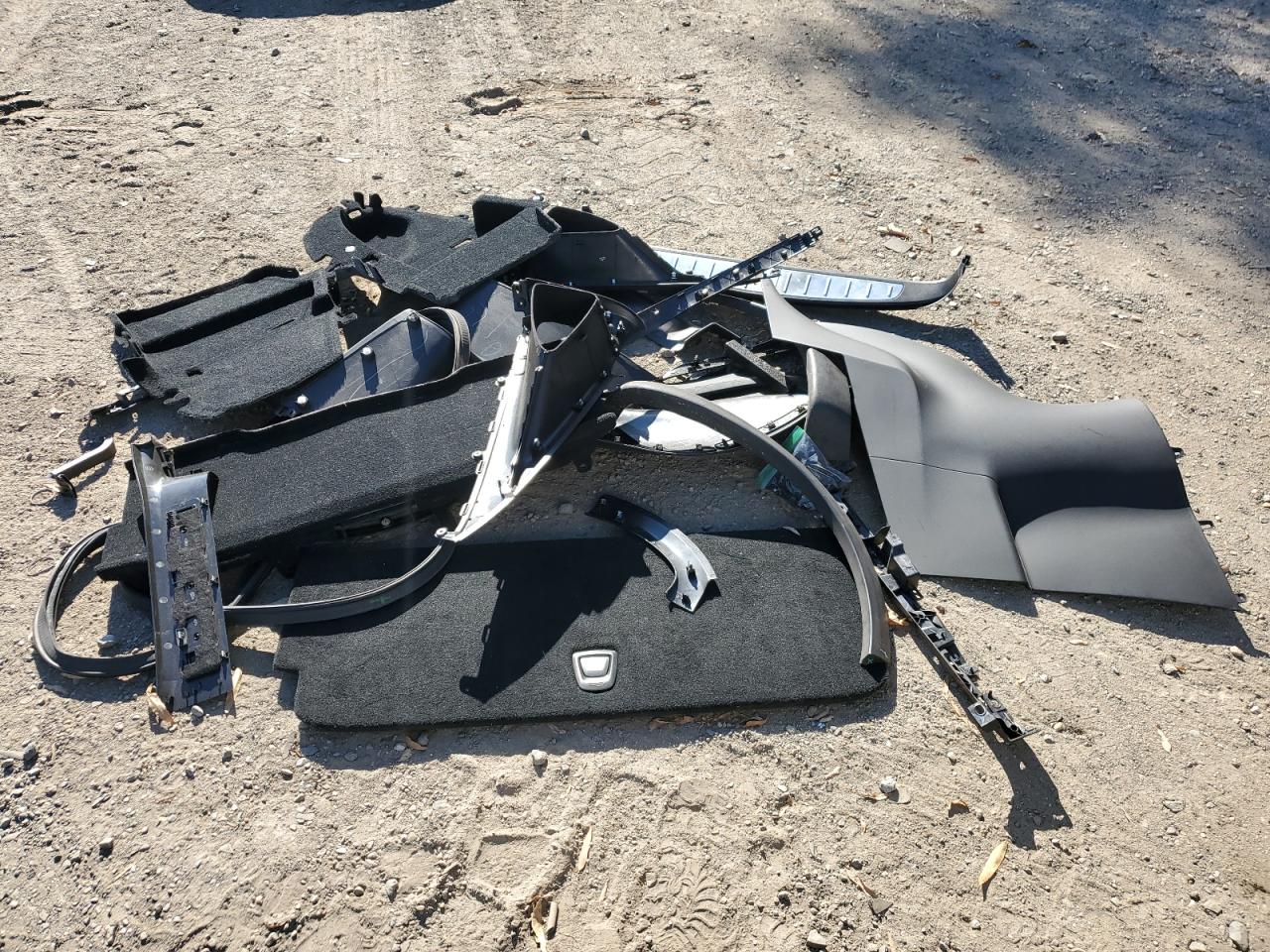 2018 Tesla Model X VIN: 5YJXCBE4XJF085834 Lot: 90055105