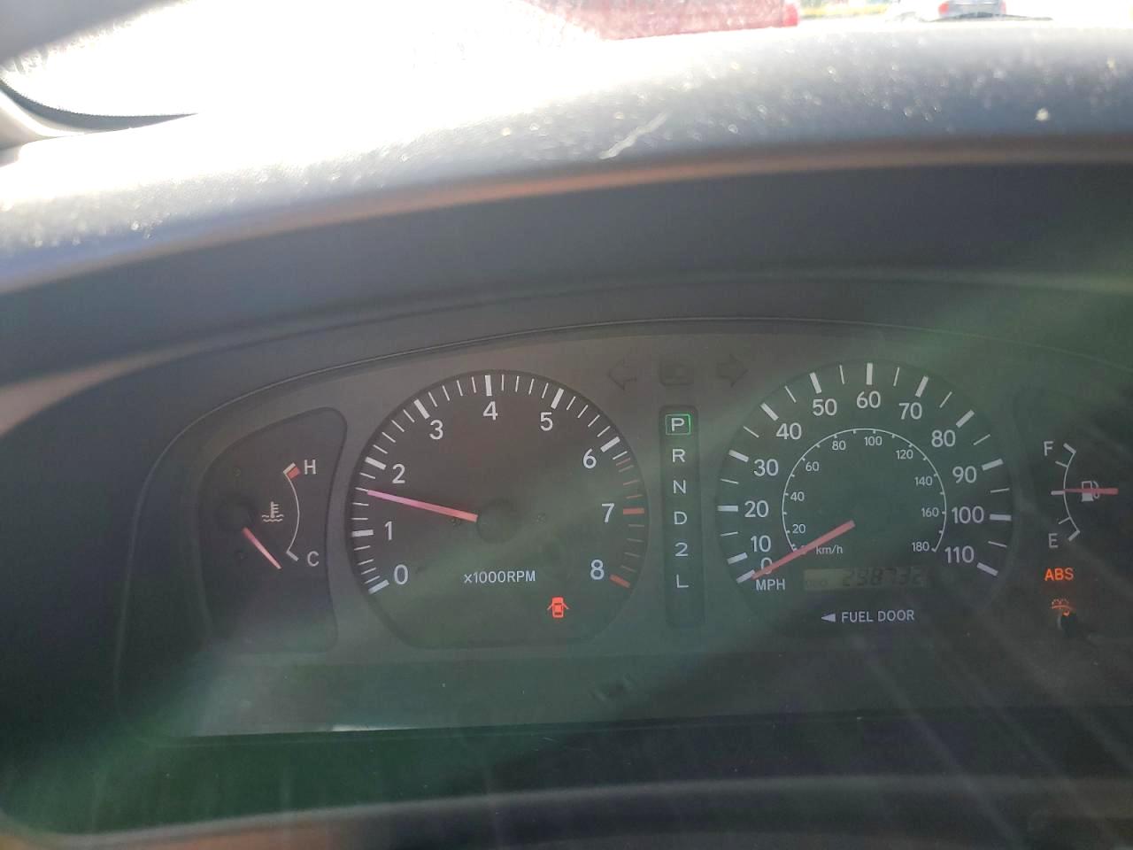 1998 Toyota Sienna Le VIN: 4T3ZF13C4WU065777 Lot: 85560775