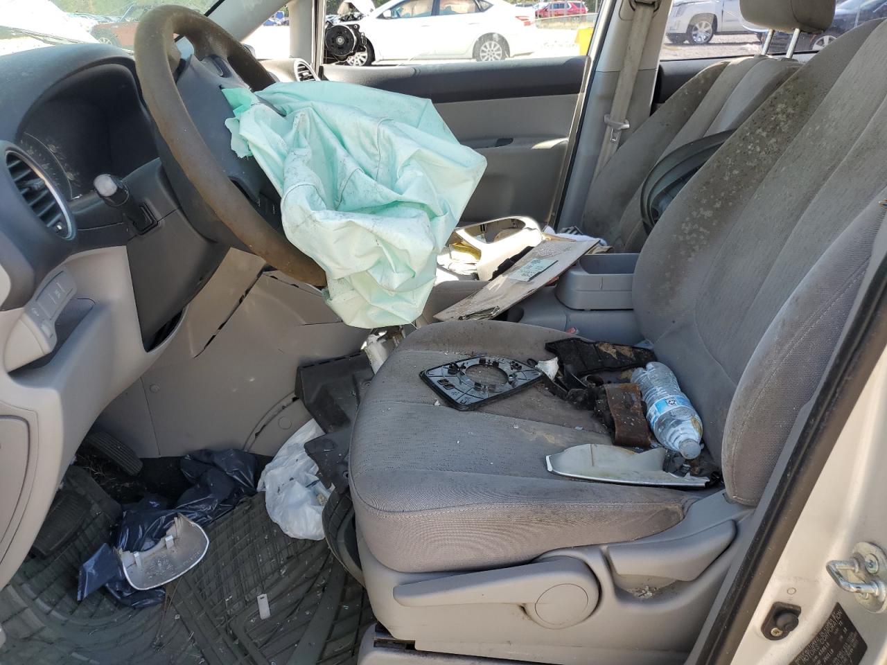 2008 Kia Rondo Lx VIN: KNAFG526087172484 Lot: 84717225