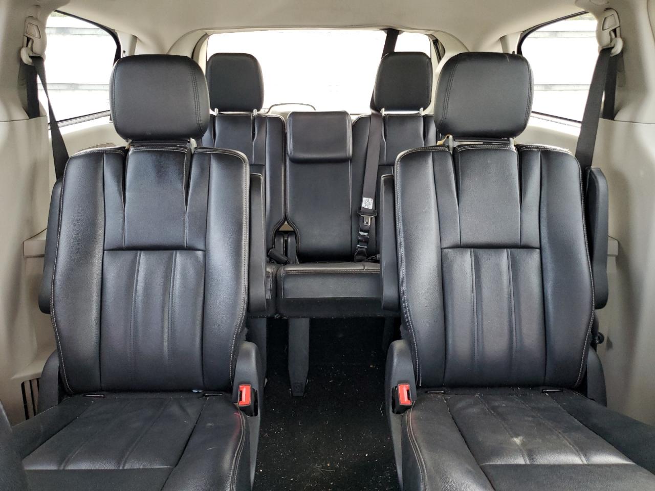 2015 Chrysler Town & Country Touring VIN: 2C4RC1BG2FR595723 Lot: 82221115