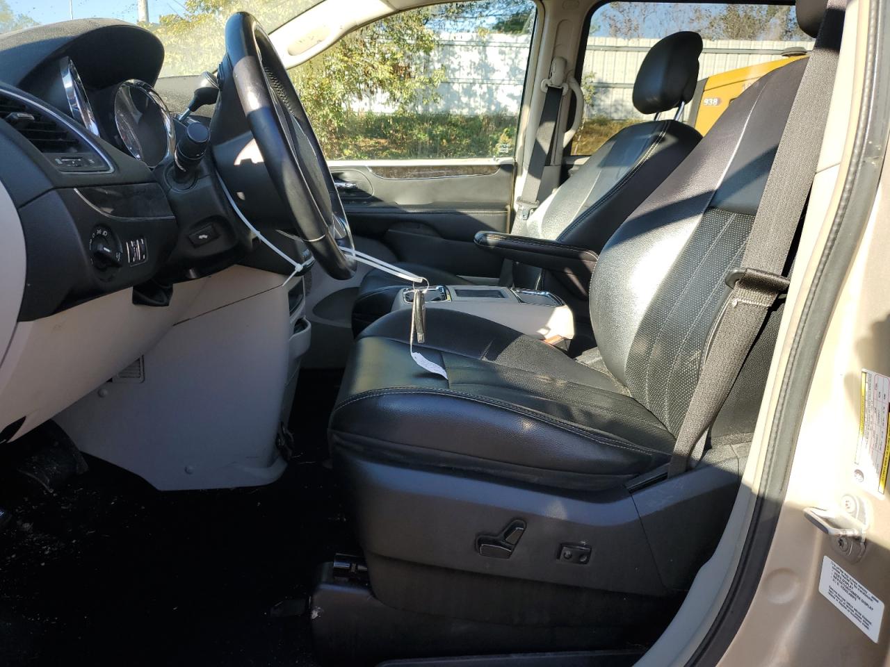 2014 Chrysler Town & Country Touring L VIN: 2C4RC1CG2ER165767 Lot: 87101915