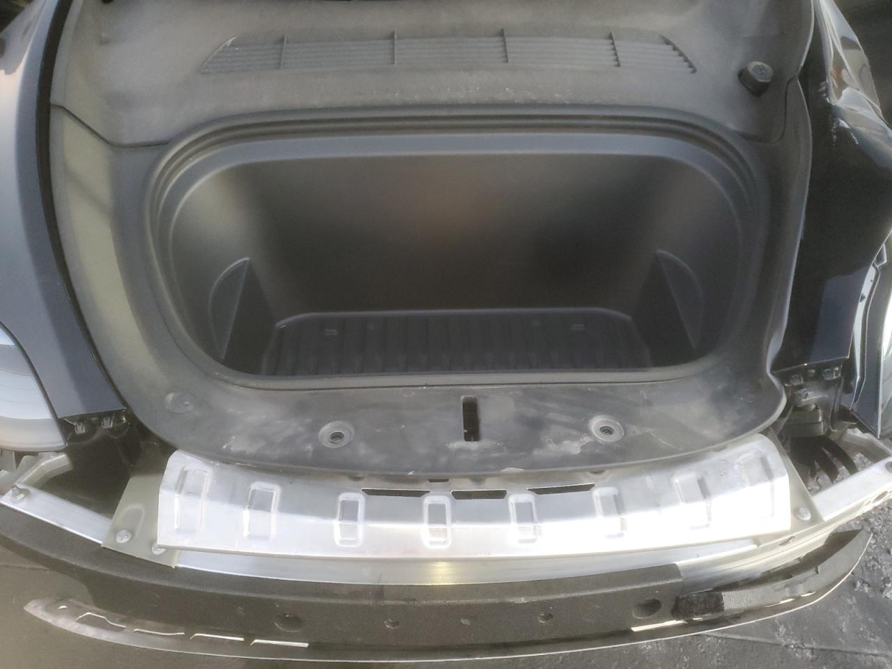 2025 Tesla Model Y VIN: 7SAYGDED9SF251091 Lot: 90049905