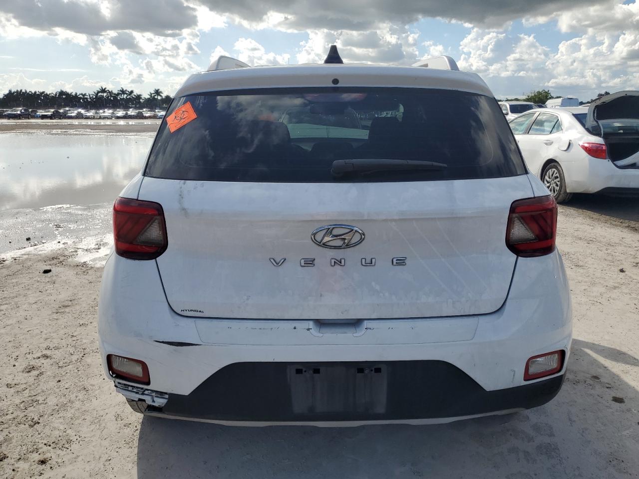 2020 Hyundai Venue Sel VIN: KMHRC8A38LU033018 Lot: 82198885