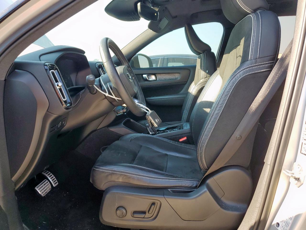 2019 Volvo Xc40 T5 Momentum VIN: YV4162XZXK2014687 Lot: 86266895