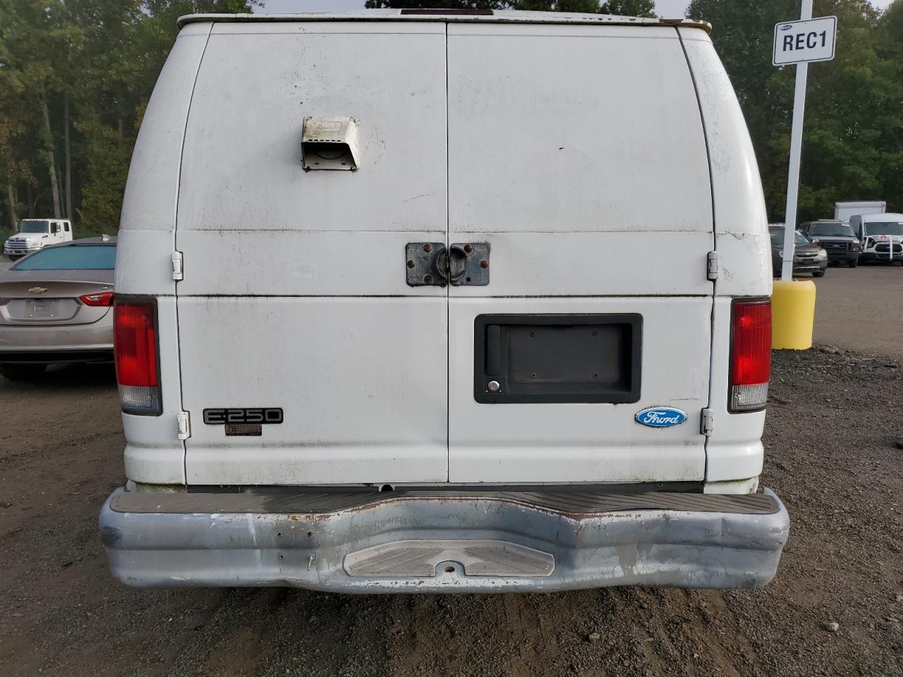 2001 Ford Econoline E250 Van VIN: 1FTNE24L91HB08529 Lot: 84700555