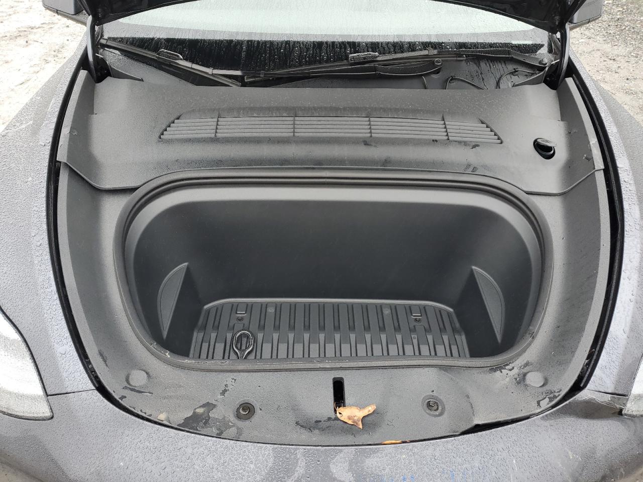 2024 Tesla Model Y VIN: 7SAYGDEDXRA306901 Lot: 90594525