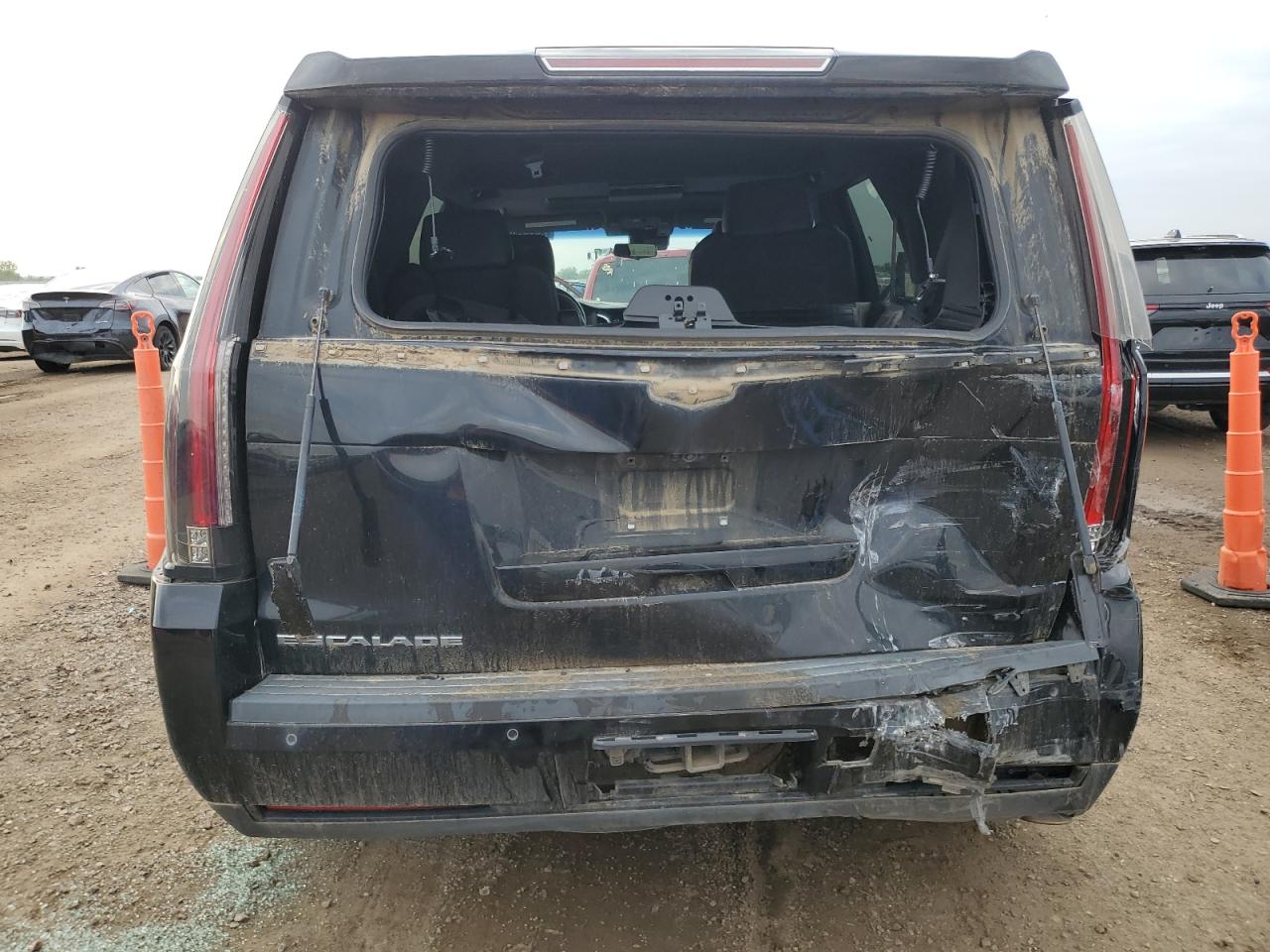 2018 Cadillac Escalade Platinum VIN: 1GYS4DKJ5JR389025 Lot: 85728695