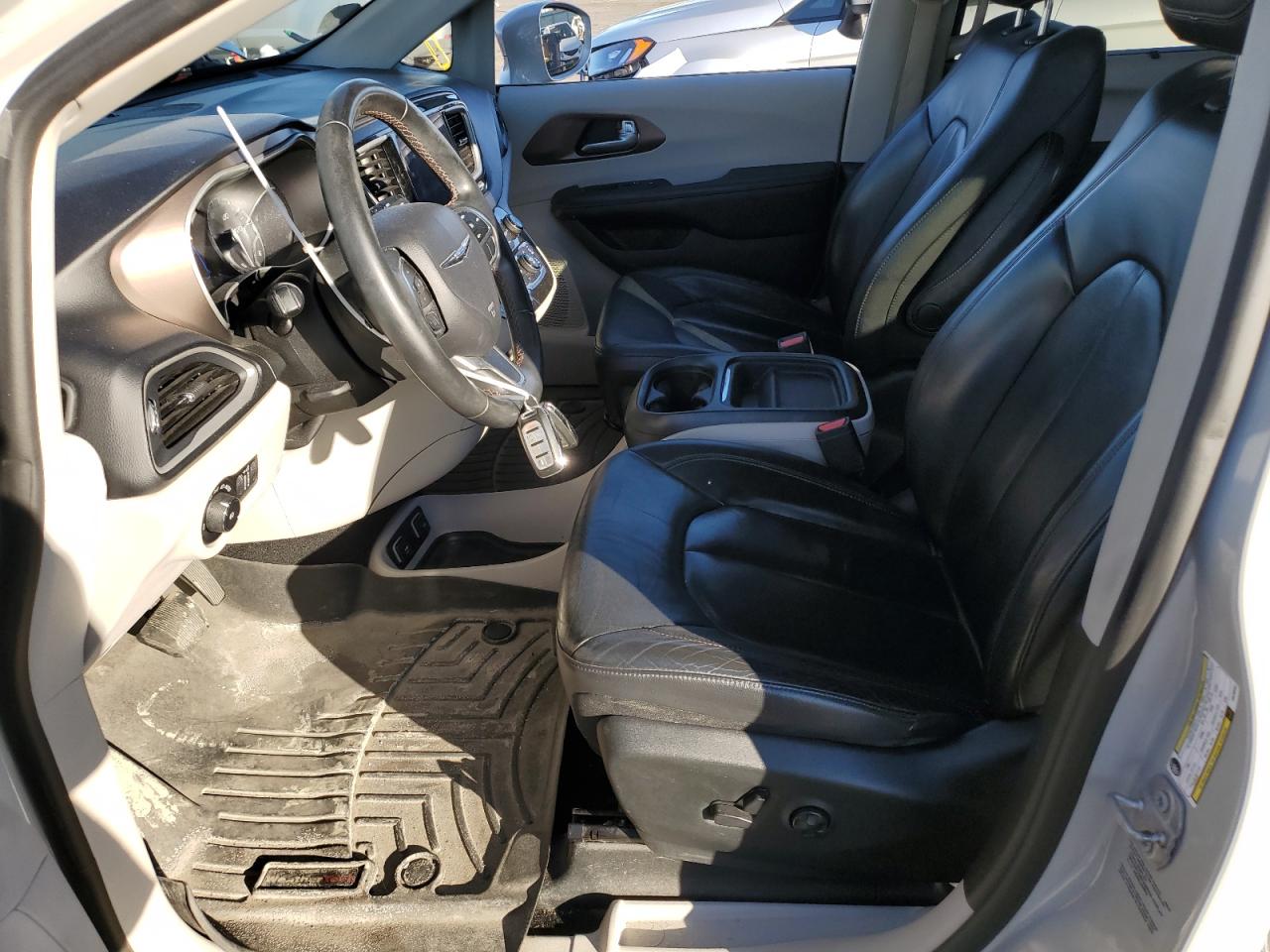 2017 Chrysler Pacifica Touring L VIN: 2C4RC1BG8HR796402 Lot: 82328265