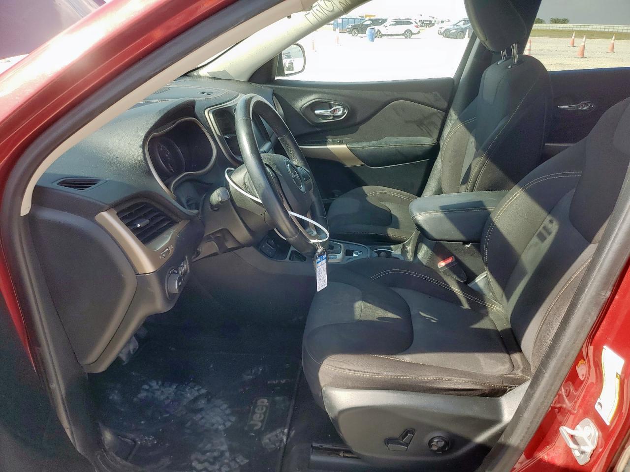 2017 Jeep Cherokee Latitude VIN: 1C4PJLCB4HW640960 Lot: 84412145