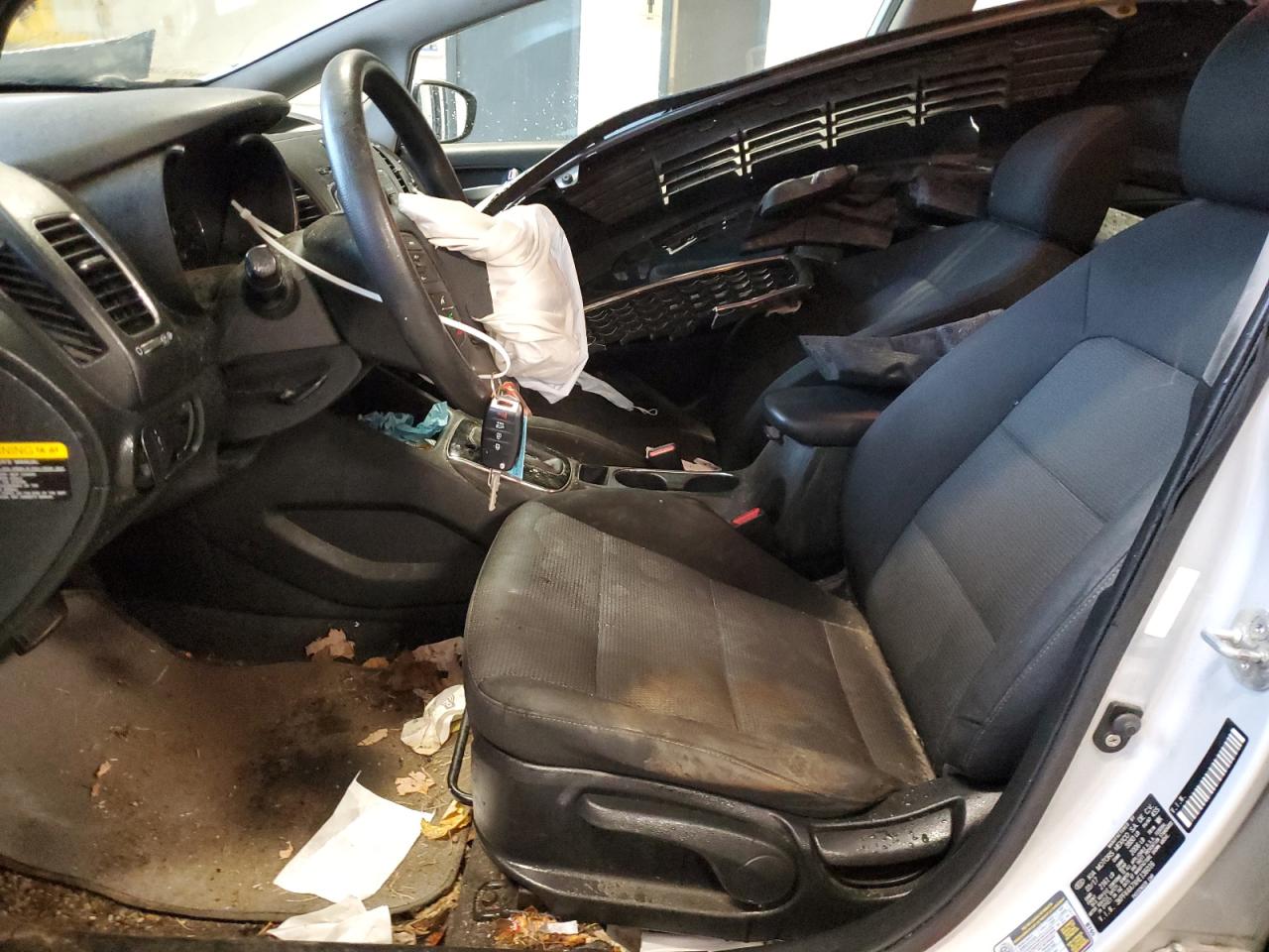 2017 Kia Forte Lx VIN: 3KPFK4A7XHE136016 Lot: 90796355