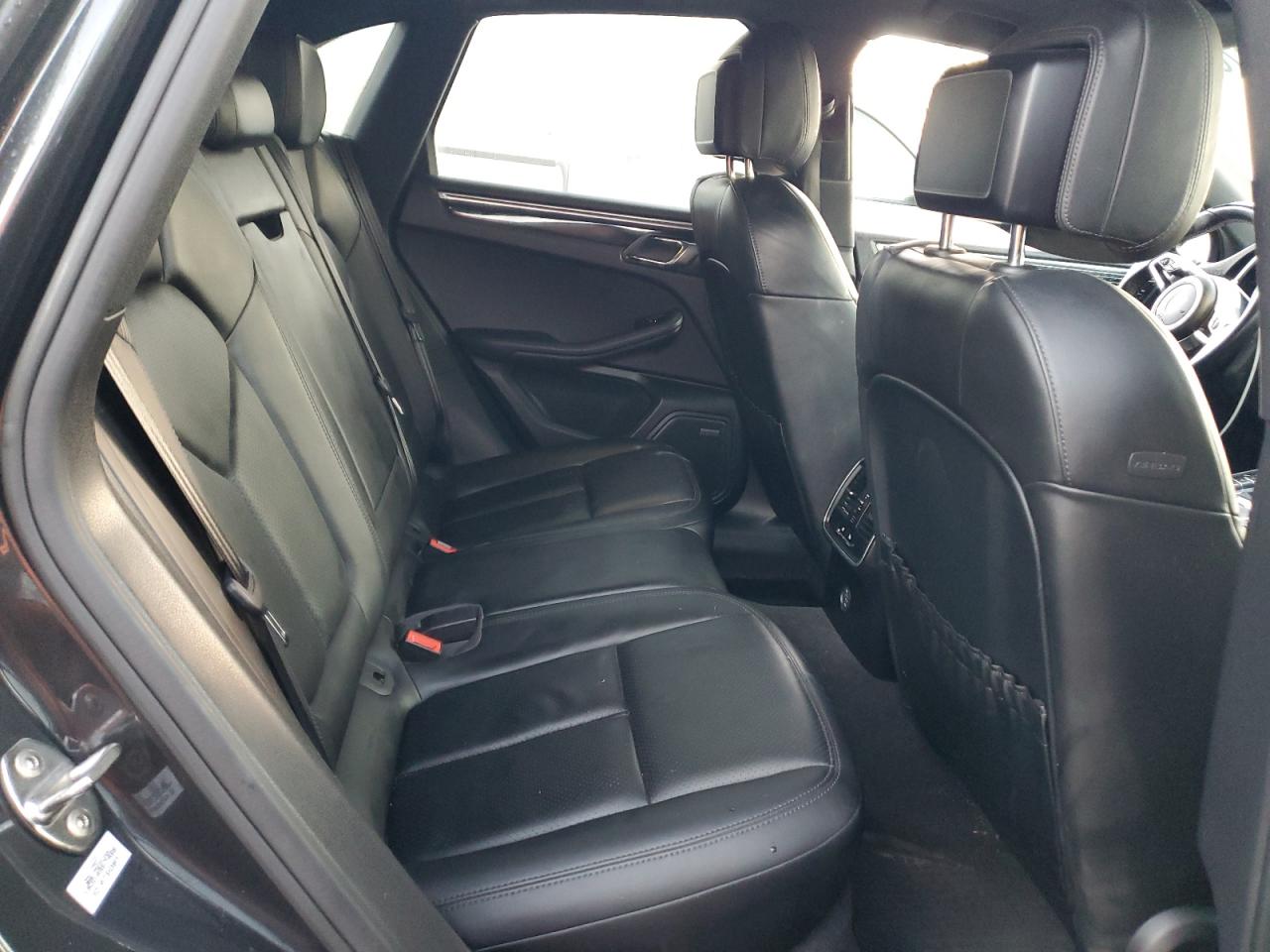 2017 Porsche Macan VIN: WP1AA2A56HLB83047 Lot: 90276565