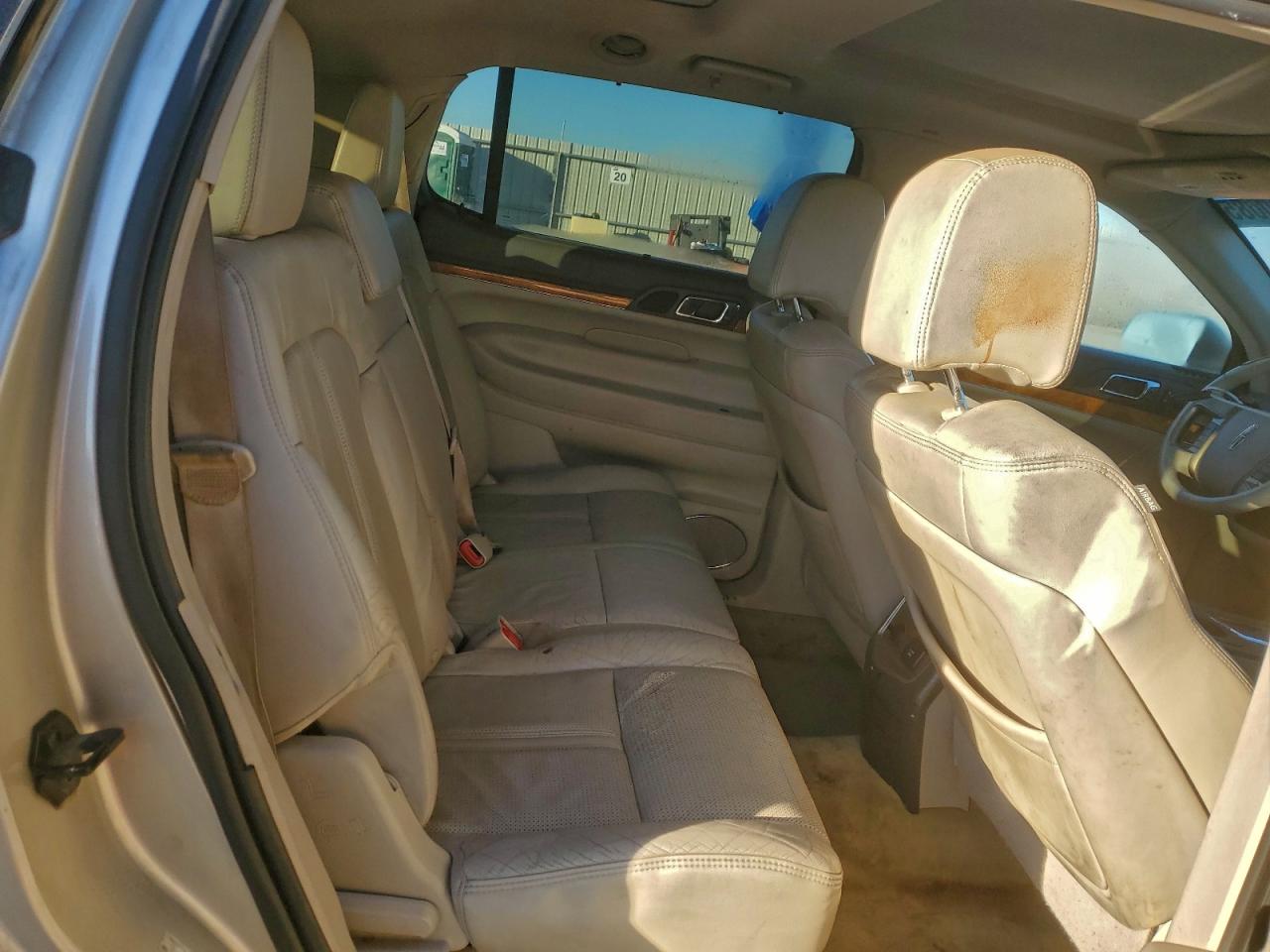 2010 Lincoln Mkt VIN: 2LMHJ5FR0ABJ06094 Lot: 90460085