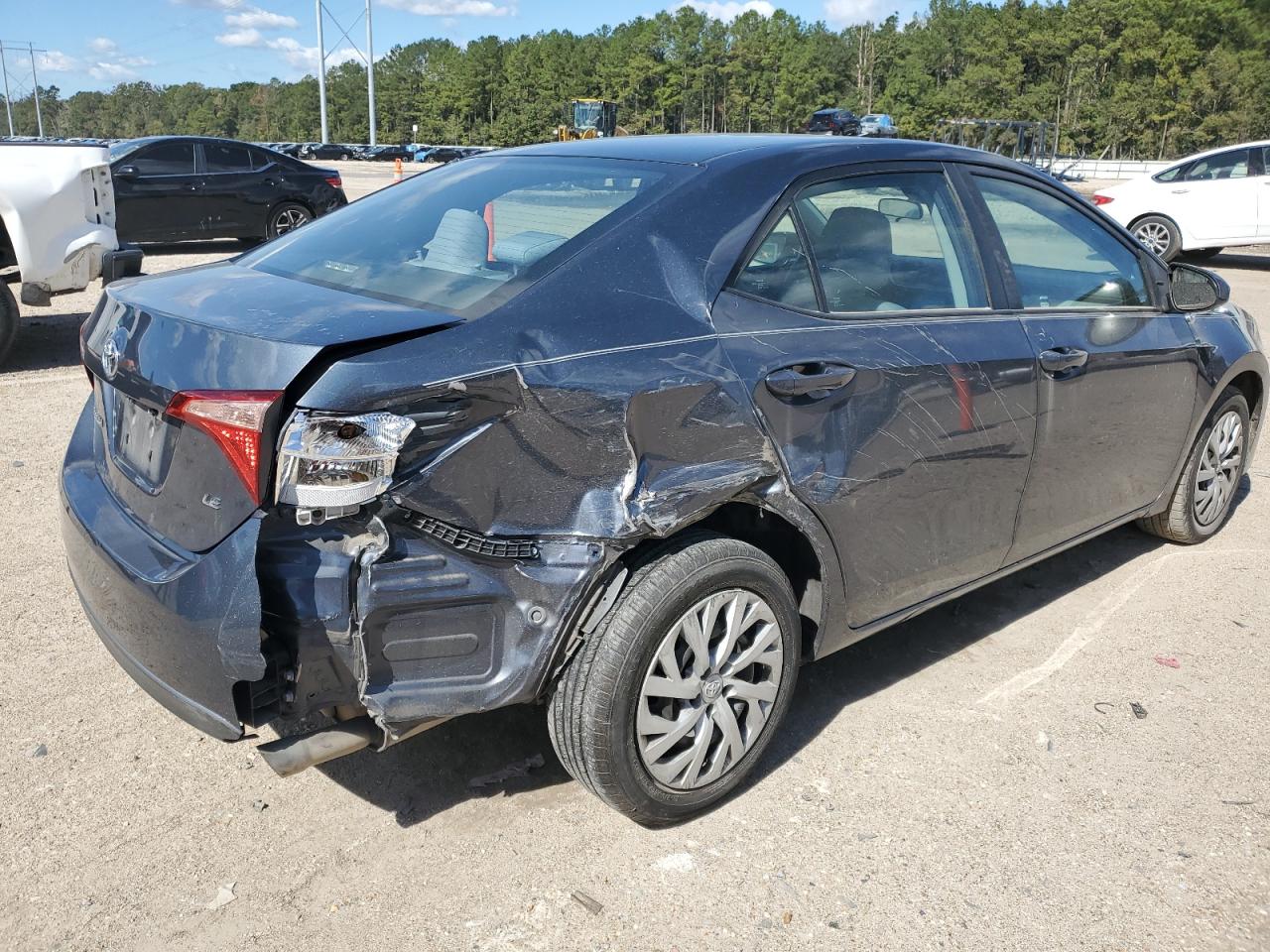 2018 Toyota Corolla L VIN: 5YFBURHE7JP810475 Lot: 90654175