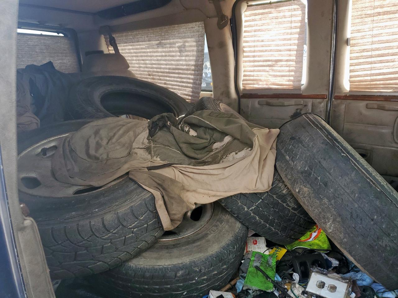 2004 Chevrolet Express G1500 VIN: 1GBFG15T041233492 Lot: 82193815