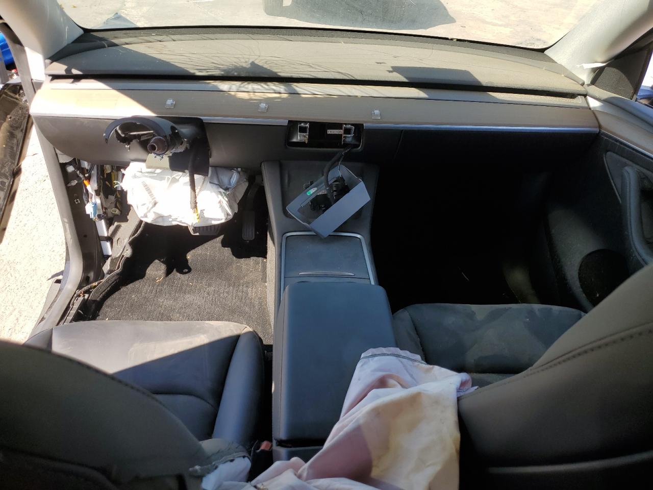 2024 Tesla Model Y VIN: 7SAYGDEE6RF085888 Lot: 90516825