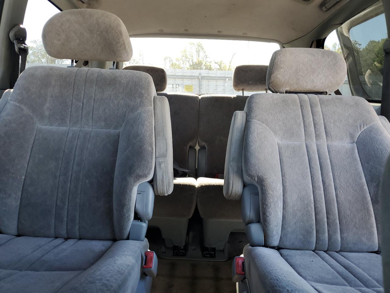 2000 Toyota Sienna Le VIN: 4T3ZF13C6YU192064 Lot: 82363165