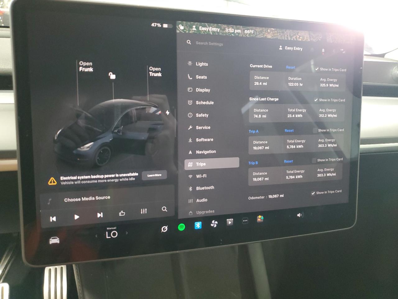 2024 Tesla Model Y VIN: 7SAYGDEFXRF057083 Lot: 89928705