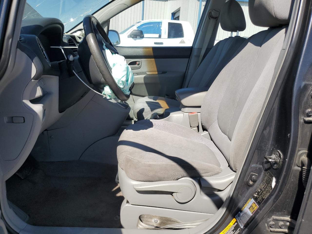 2007 Kia Rondo Base VIN: KNAFG525X77073080 Lot: 85082355