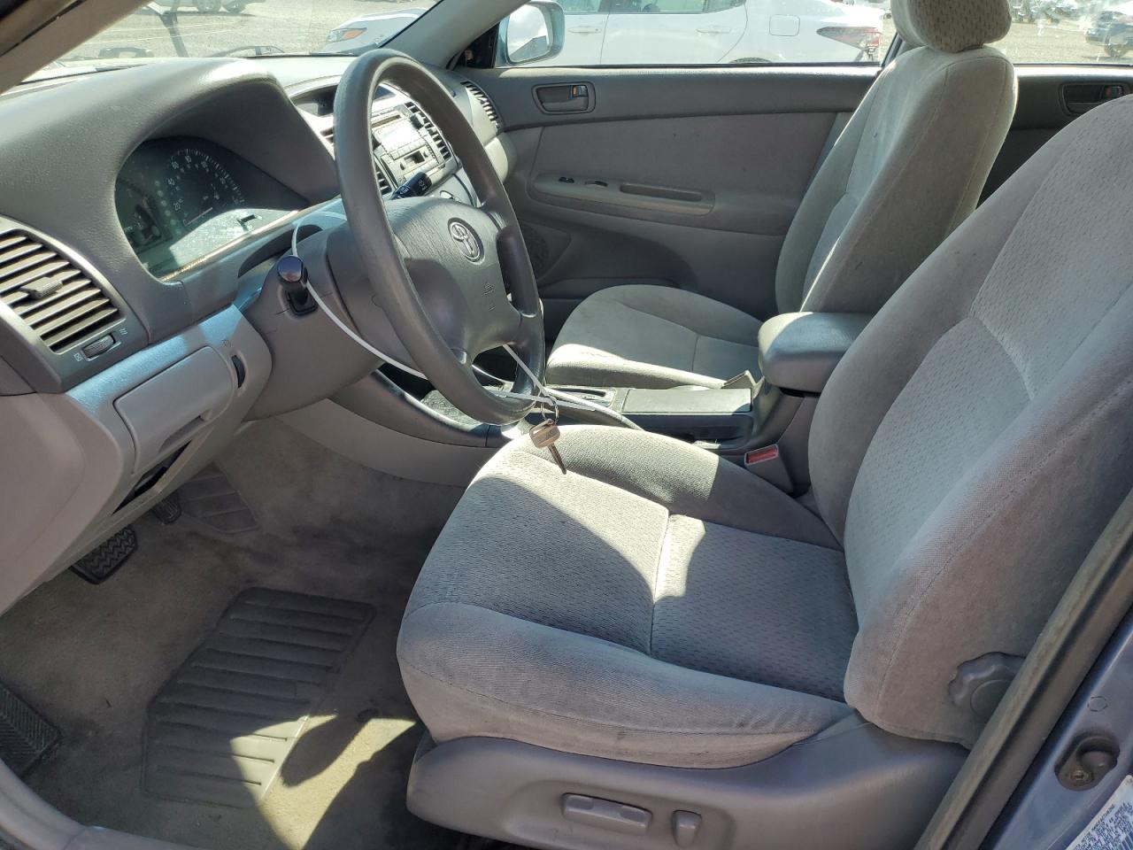 2003 Toyota Camry Le VIN: 4T1BE32K13U747870 Lot: 86464215