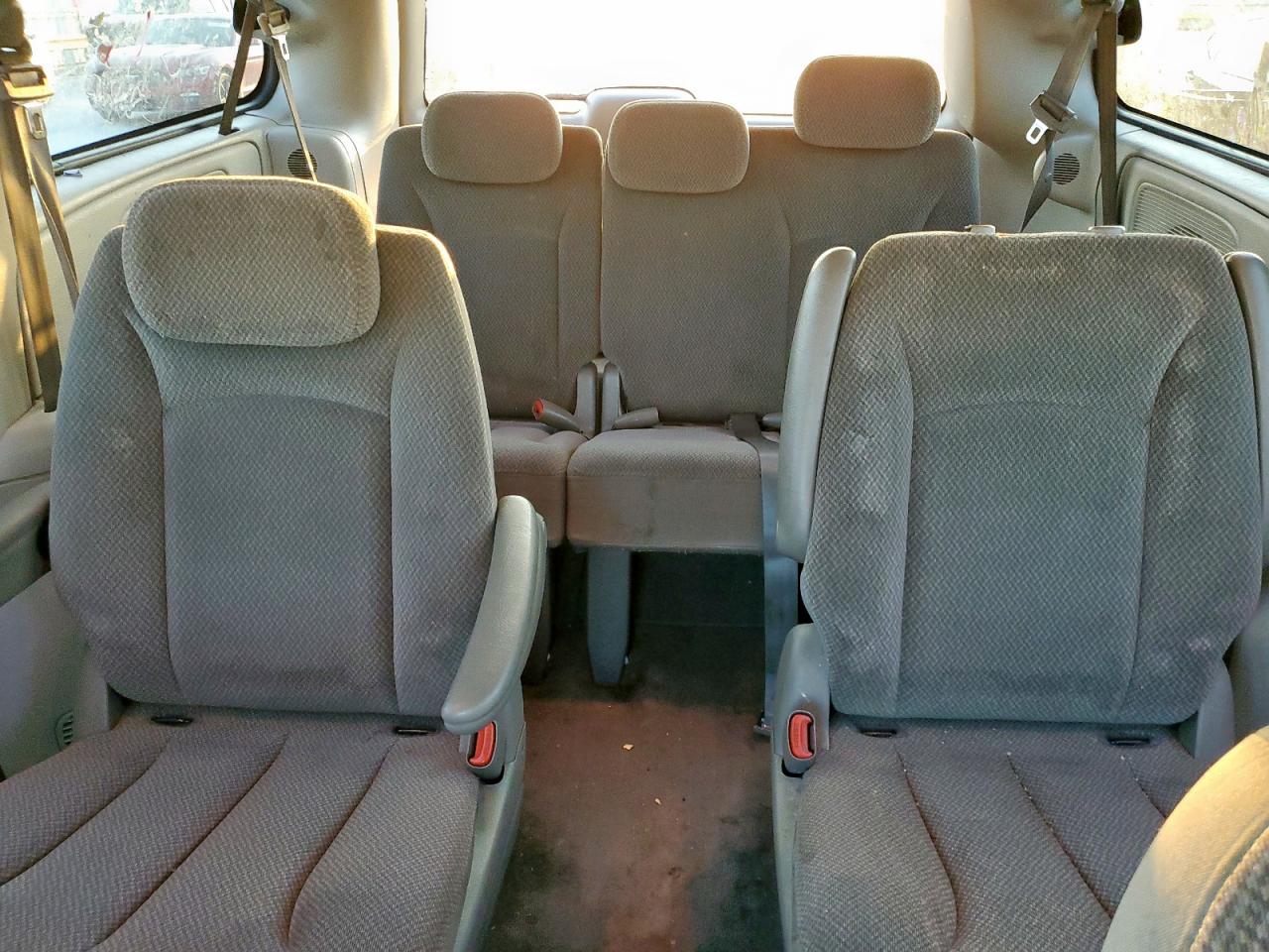 2005 Chrysler Town & Country Lx VIN: 2C8GP44R35R126519 Lot: 84928545