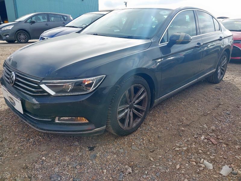 2016 VOLKSWAGEN PASSAT 1.6 TDI GT 4DR DSG for sale at Copart ROCHFORD
