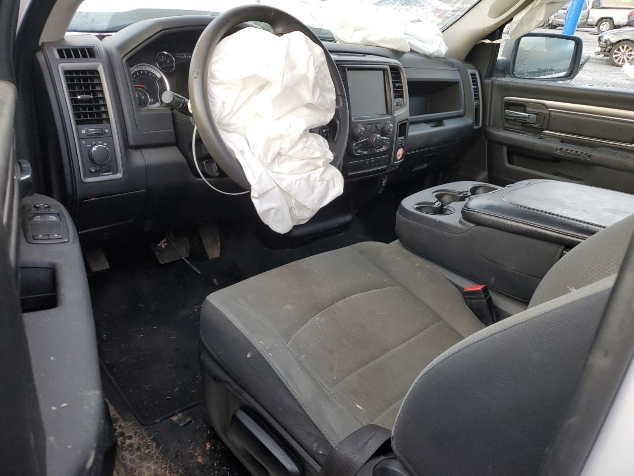 2022 Ram 1500 Classic Tradesman VIN: 3C6JR6DG9NG283951 Lot: 90508395