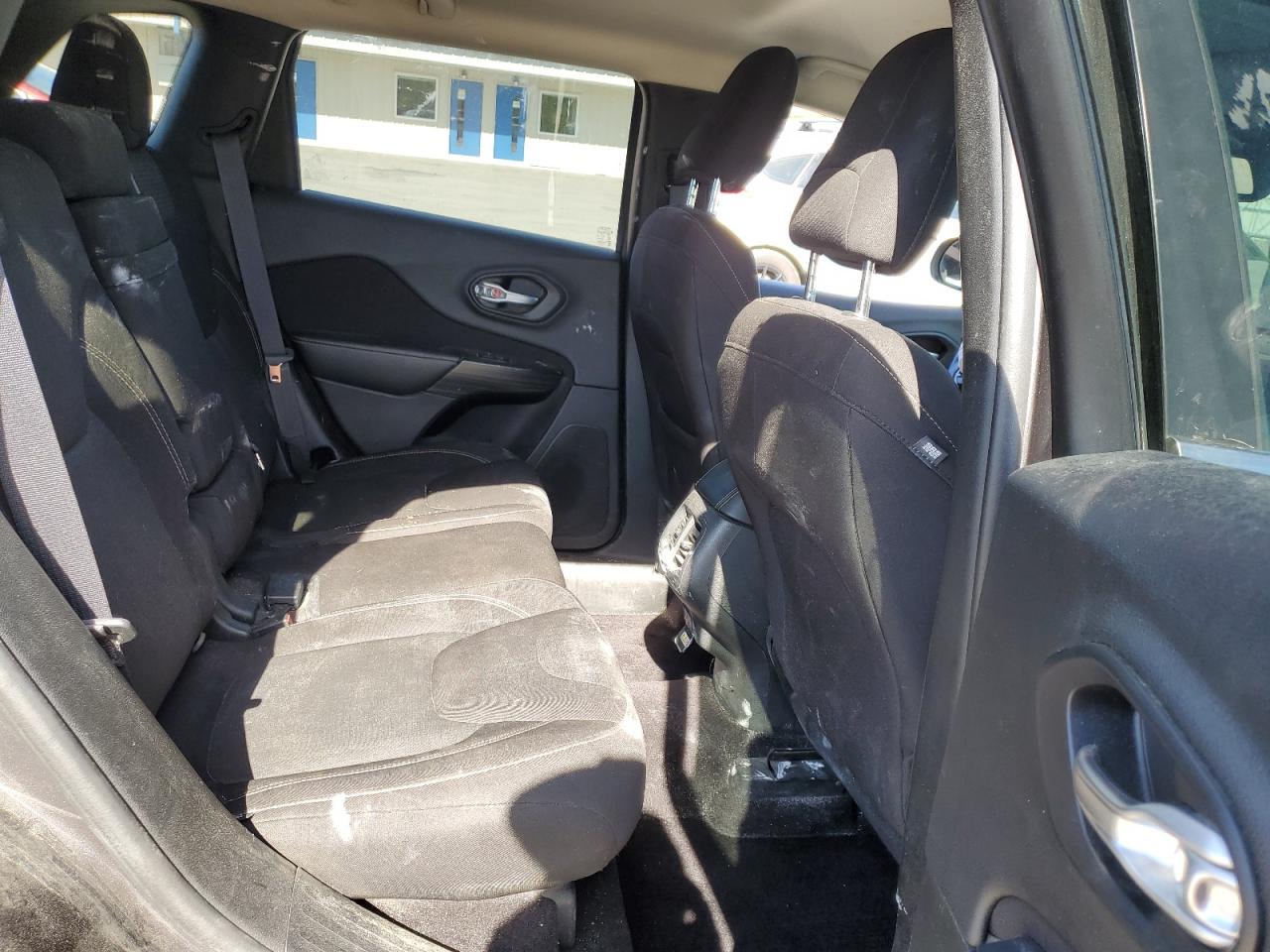 2016 Jeep Cherokee Latitude VIN: 1C4PJMCB2GW183179 Lot: 81939615