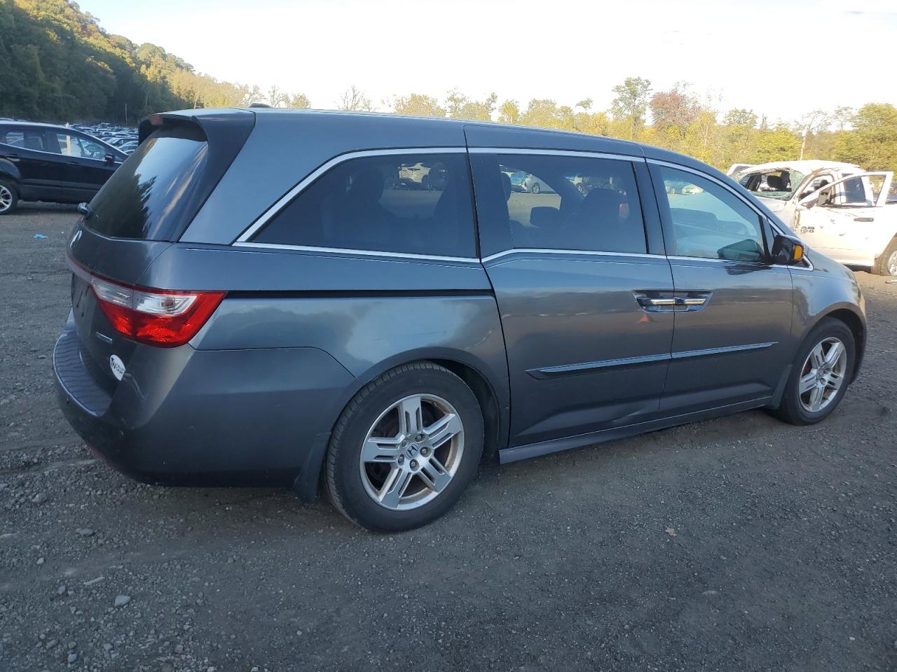 2011 Honda Odyssey Touring VIN: 5FNRL5H92BB030619 Lot: 86251565