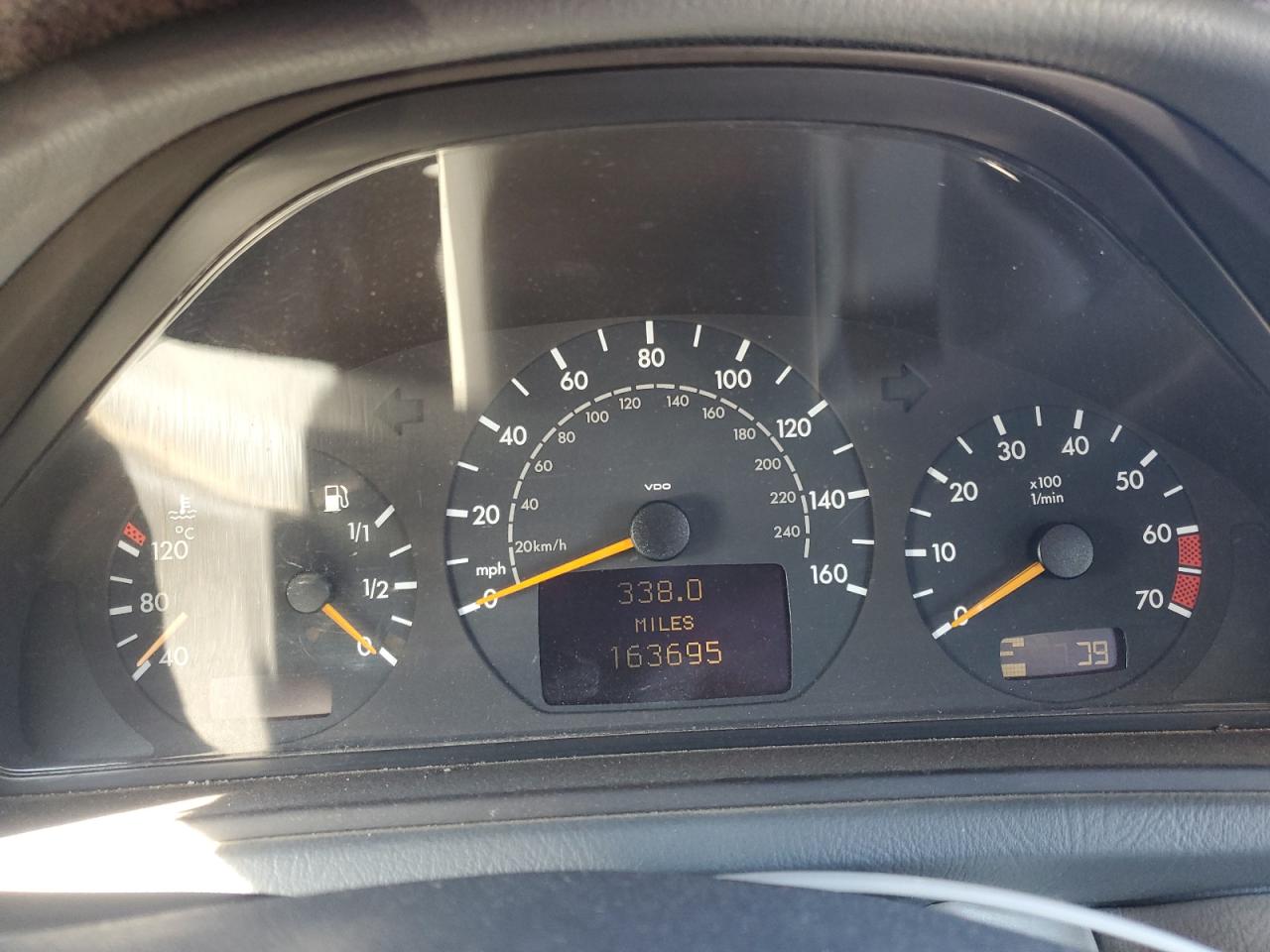 2002 Mercedes-Benz Clk 320 VIN: WDBLK65G02T109638 Lot: 81881125