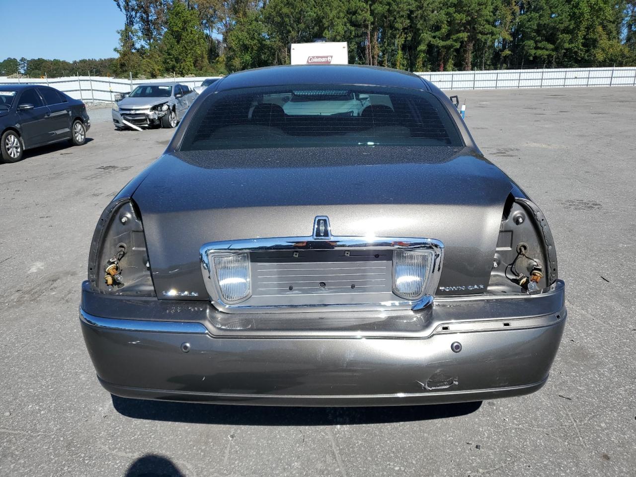 2003 Lincoln Town Car S VIN: 1LNHM82W03Y700402 Lot: 82439805