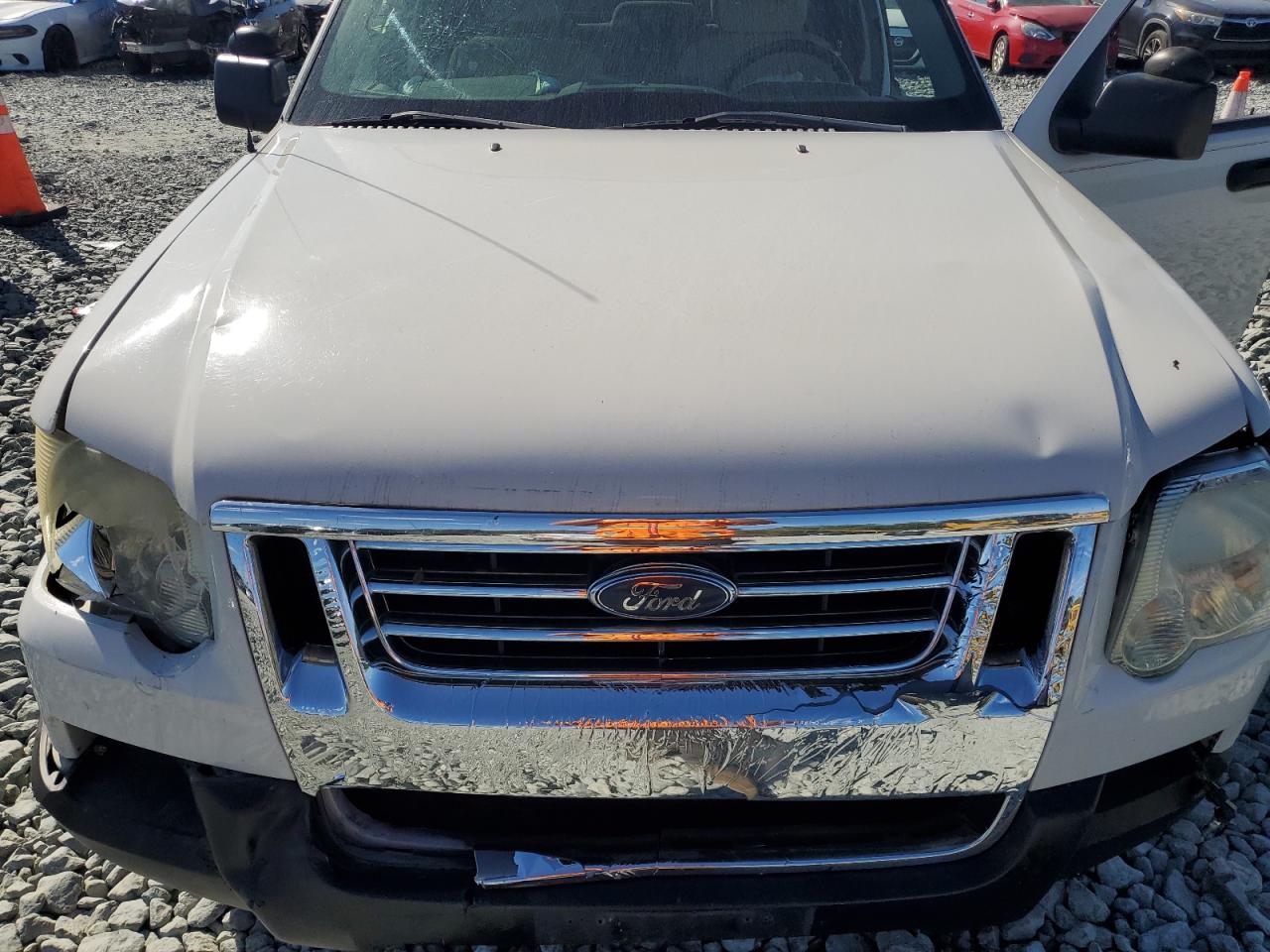 2008 Ford Explorer Sport Trac Xlt VIN: 1FMEU51E08UA17799 Lot: 81999835