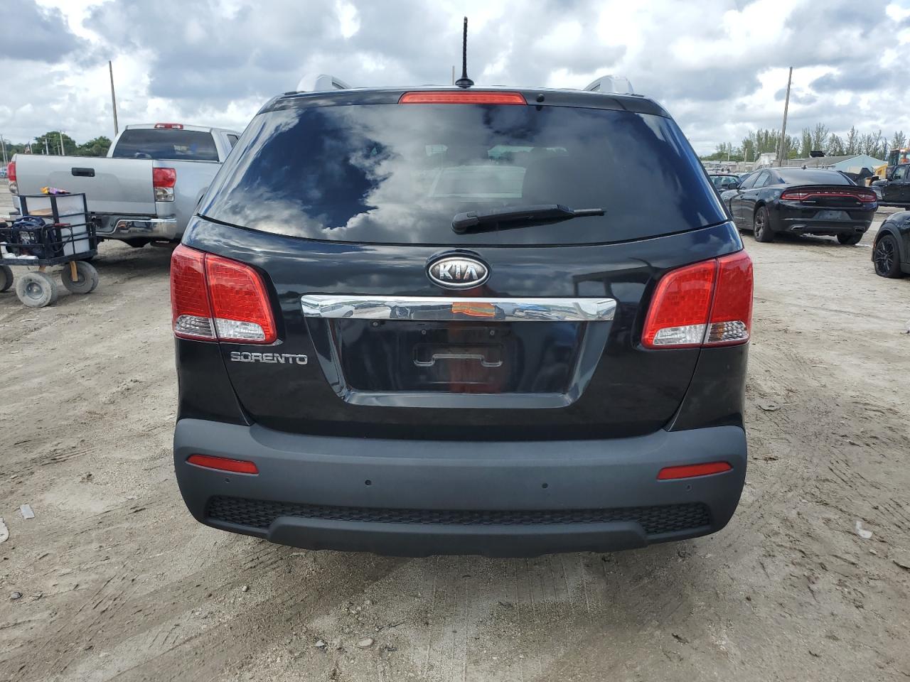 2011 Kia Sorento Base VIN: 5XYKT4A20BG065399 Lot: 85722405