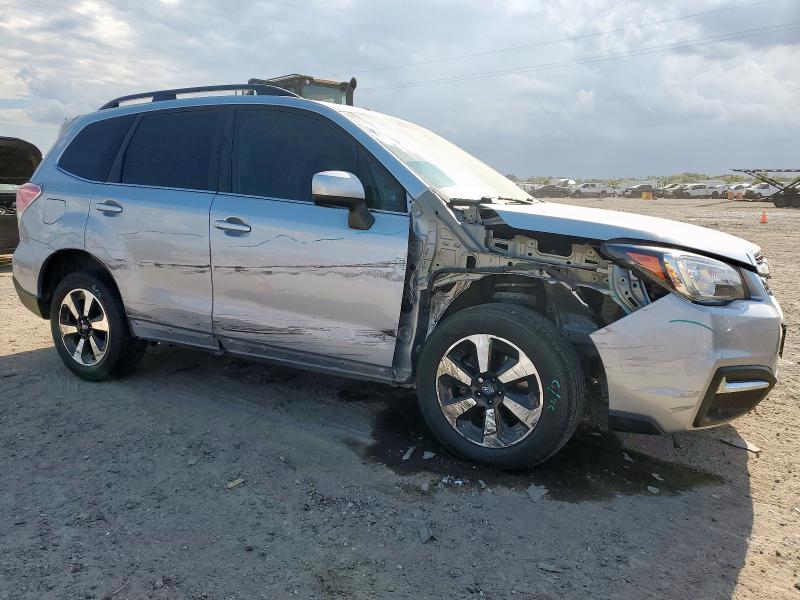  SUBARU FORESTER 2018 Серебристый