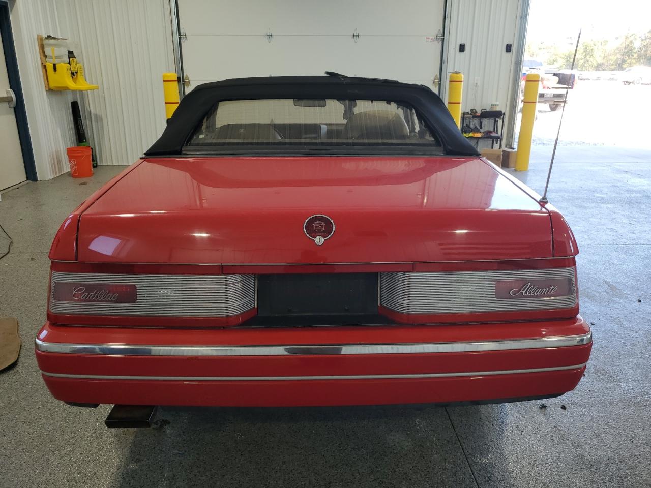 1991 Cadillac Allante VIN: 1G6VS3383MU125126 Lot: 84910175