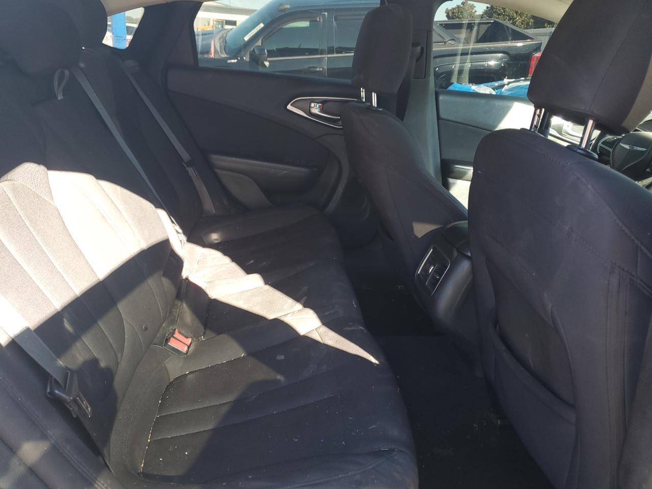 2015 Chrysler 200 Limited VIN: 1C3CCCAB4FN647474 Lot: 82757365