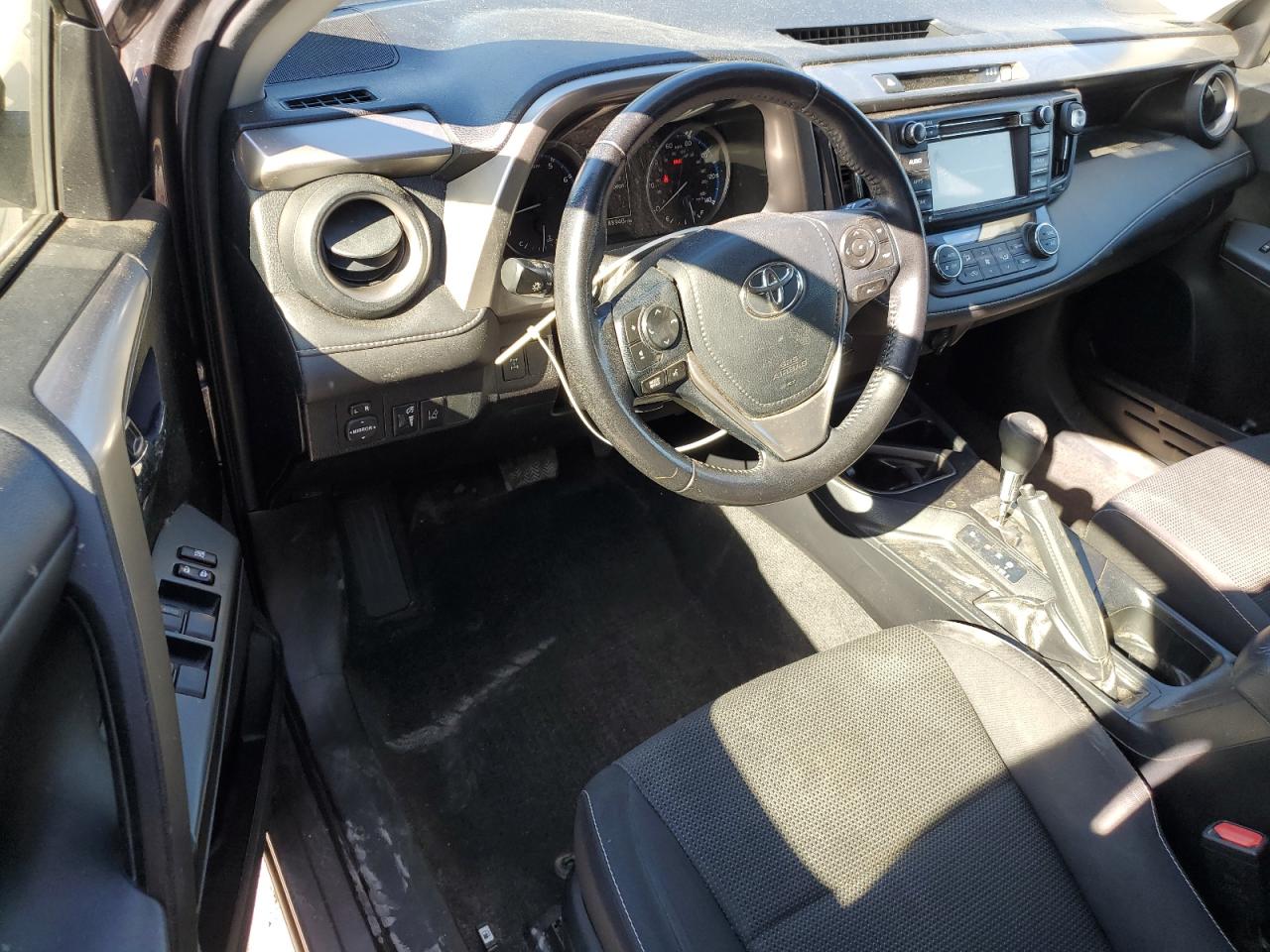 2017 Toyota Rav4 Xle VIN: JTMRFREV0HD199411 Lot: 86143875